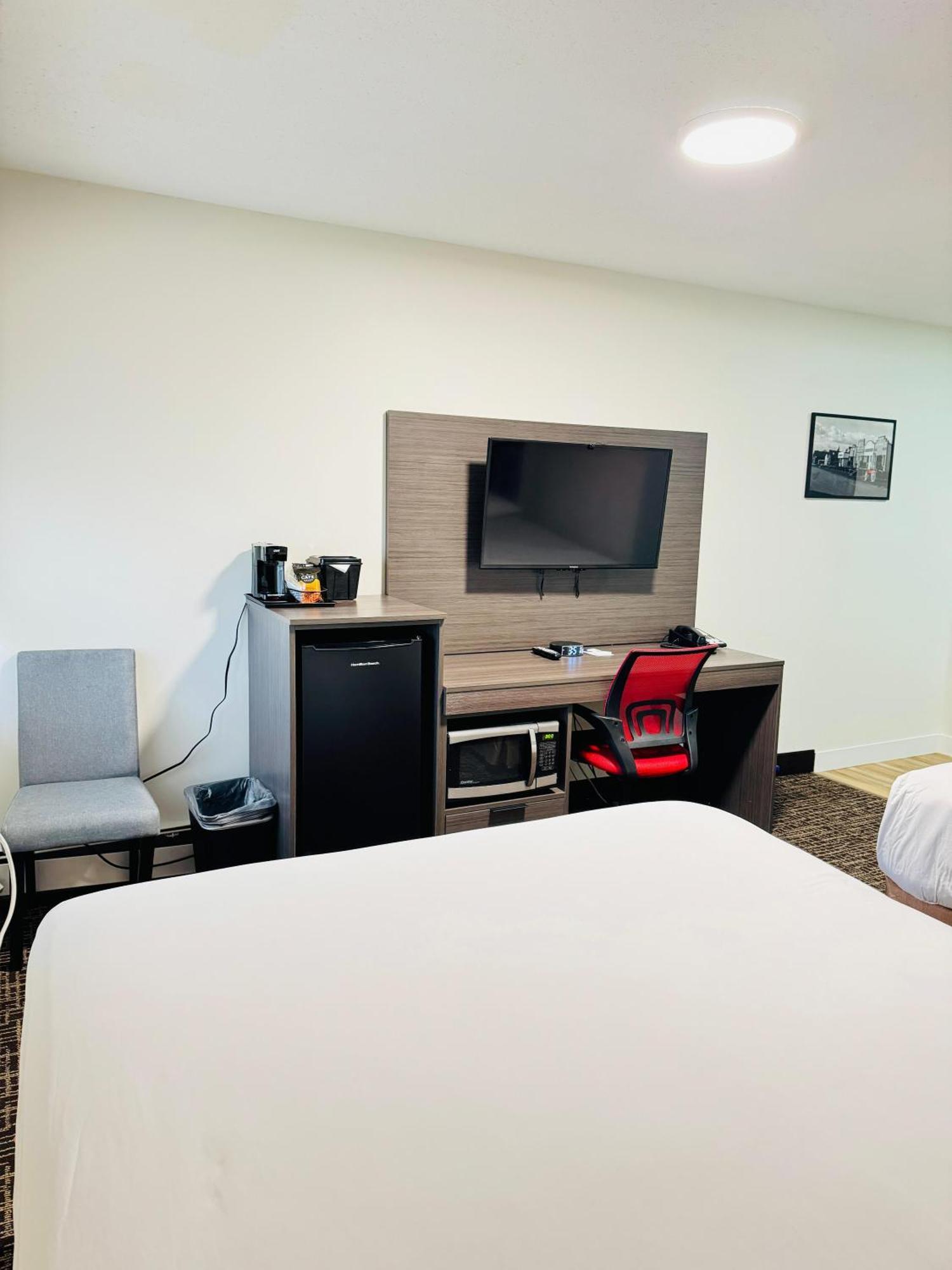 Ramada By Wyndham Dawson Creek Otel Dış mekan fotoğraf