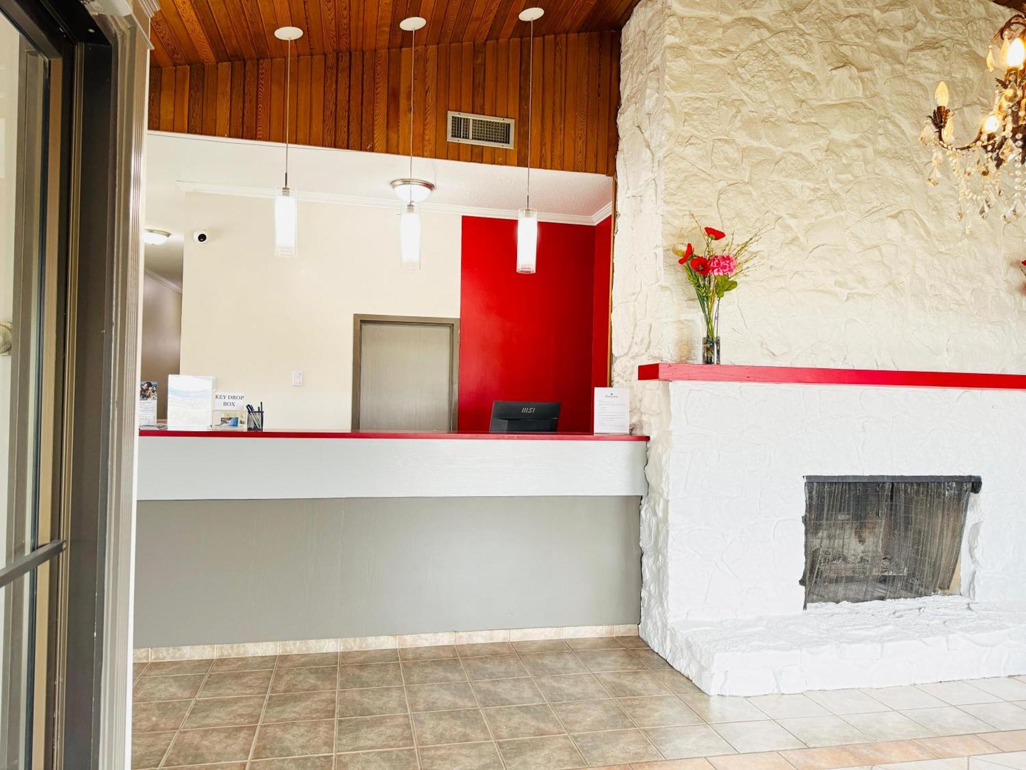 Ramada By Wyndham Dawson Creek Otel Dış mekan fotoğraf