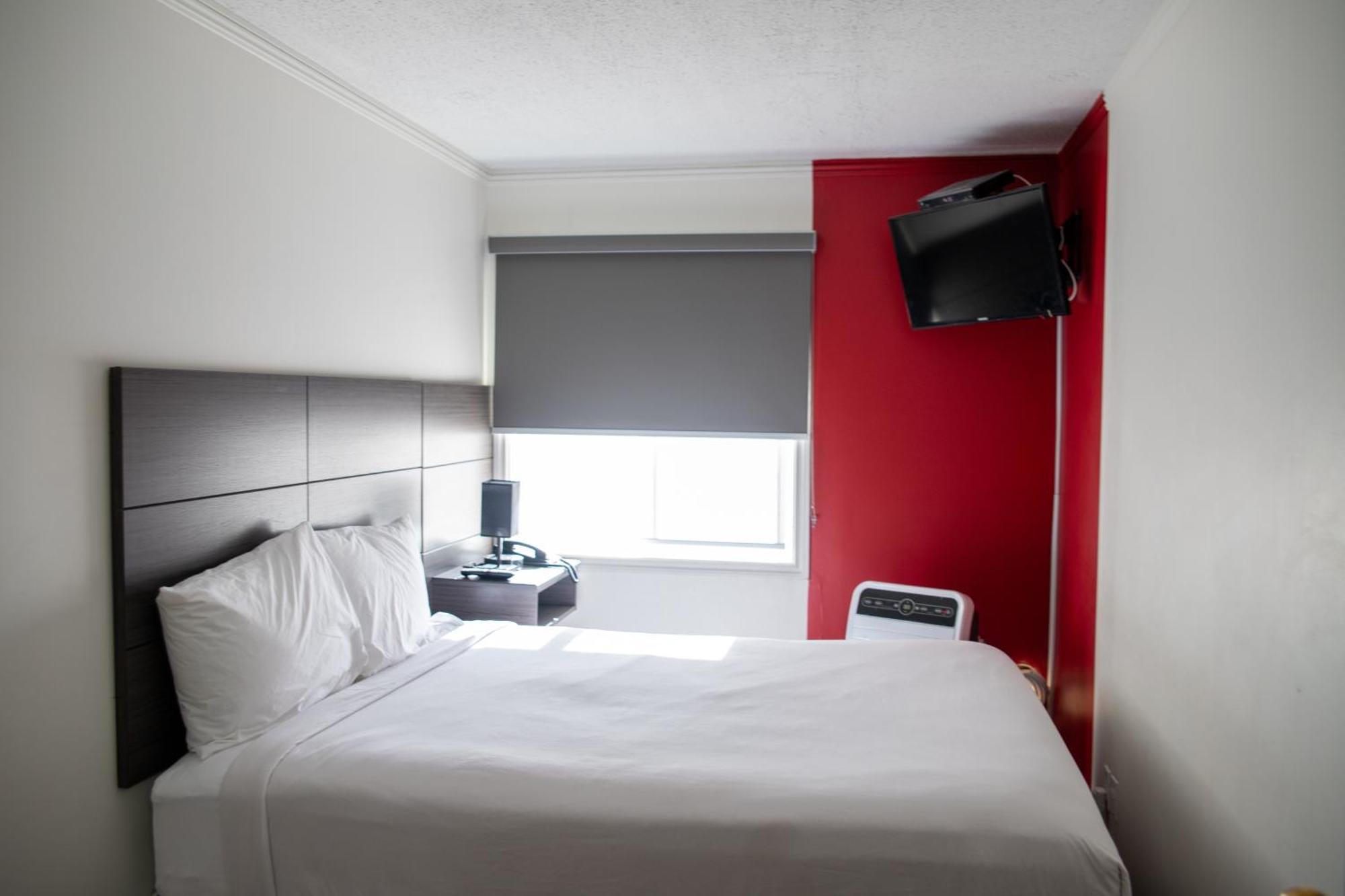 Ramada By Wyndham Dawson Creek Otel Dış mekan fotoğraf