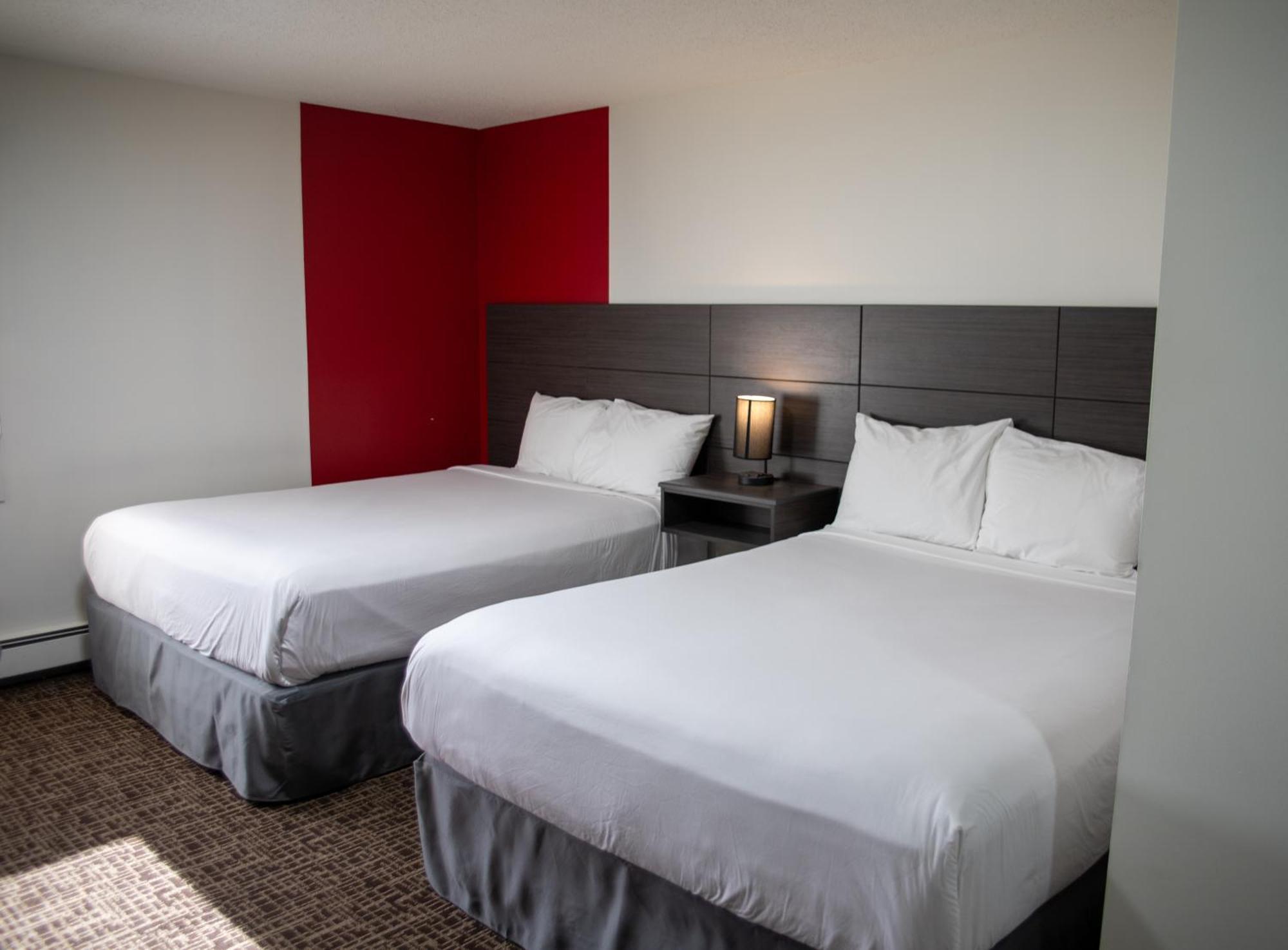 Ramada By Wyndham Dawson Creek Otel Dış mekan fotoğraf