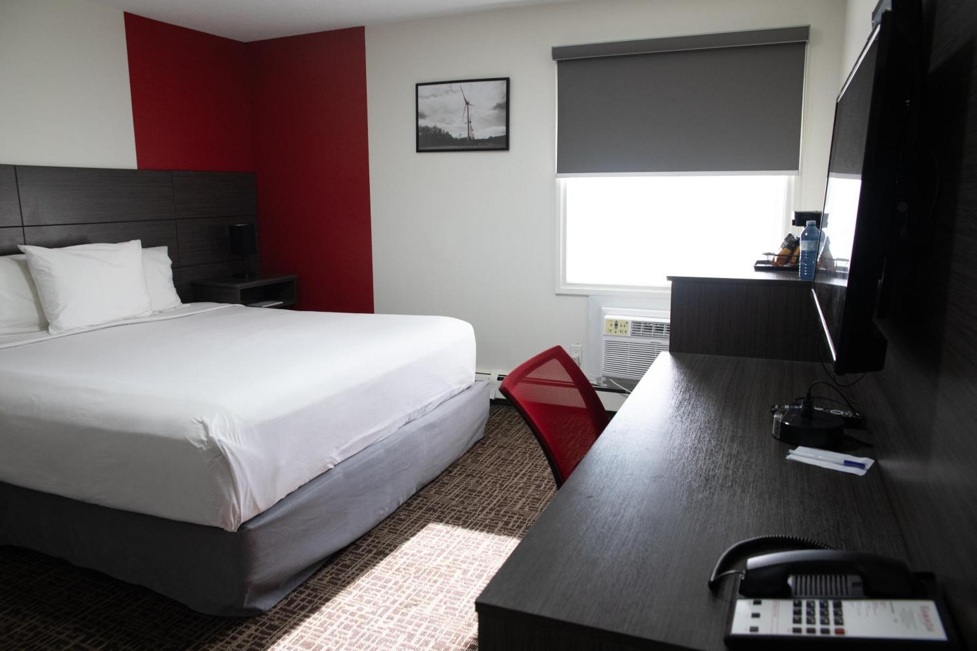 Ramada By Wyndham Dawson Creek Otel Dış mekan fotoğraf