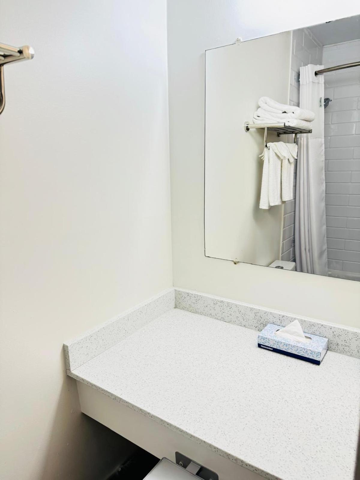 Ramada By Wyndham Dawson Creek Otel Dış mekan fotoğraf