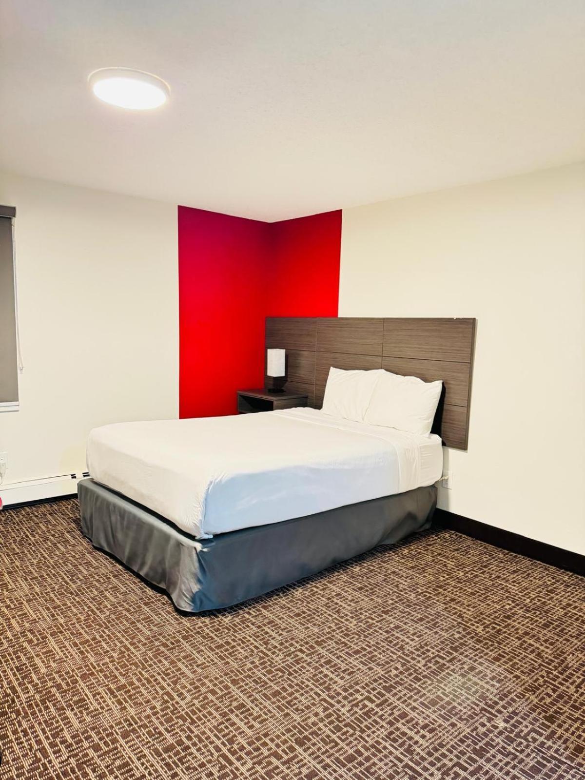 Ramada By Wyndham Dawson Creek Otel Dış mekan fotoğraf