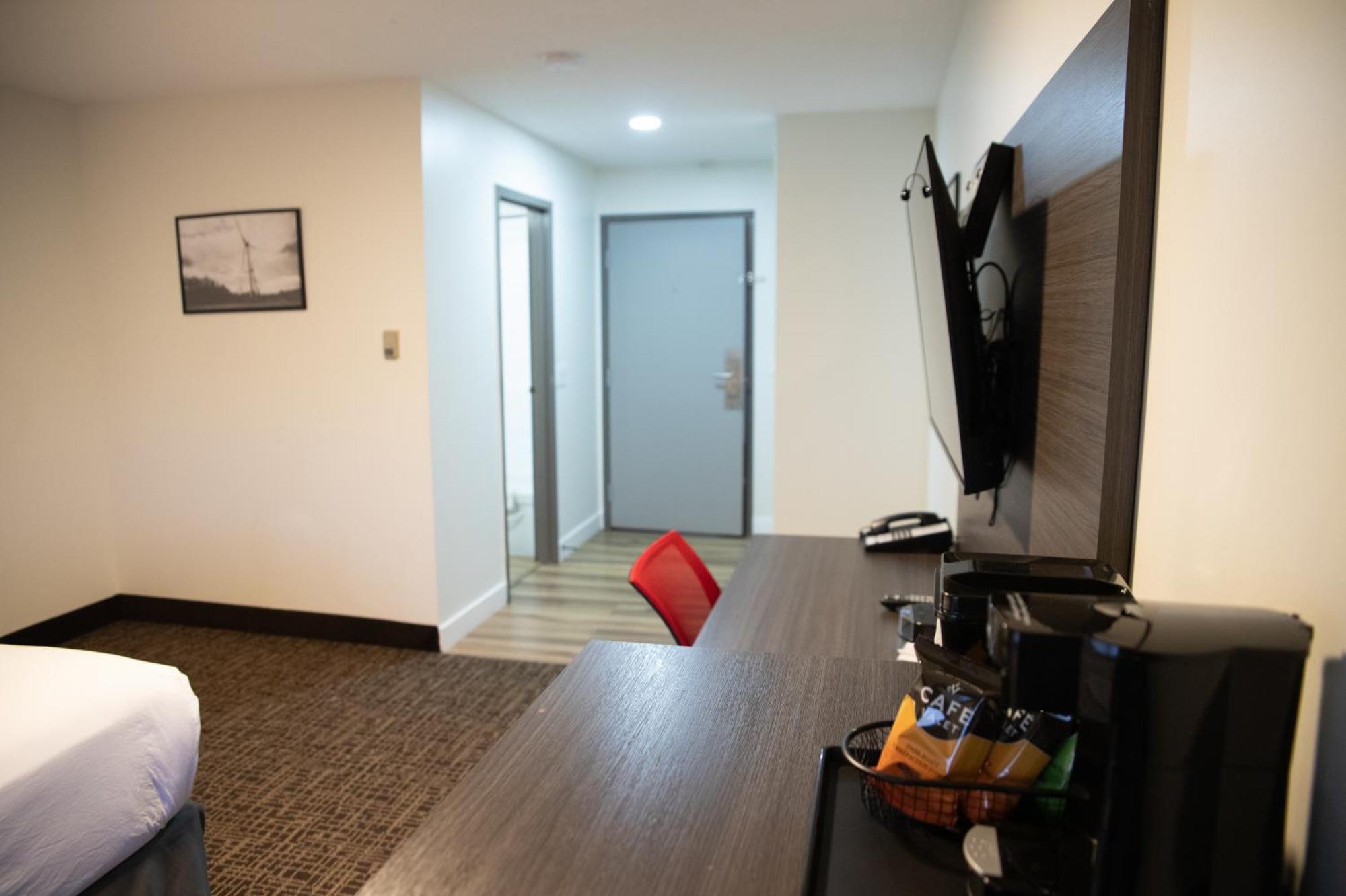 Ramada By Wyndham Dawson Creek Otel Dış mekan fotoğraf