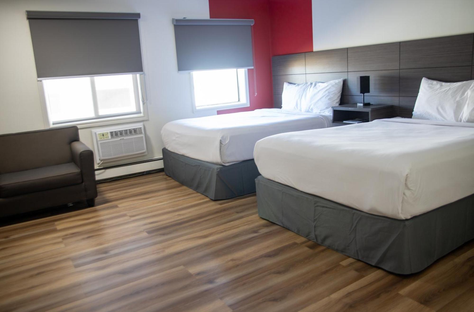 Ramada By Wyndham Dawson Creek Otel Dış mekan fotoğraf