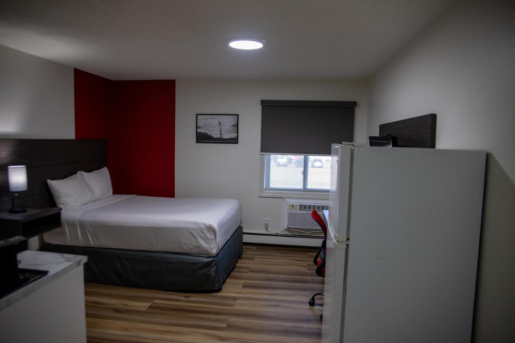 Ramada By Wyndham Dawson Creek Otel Dış mekan fotoğraf