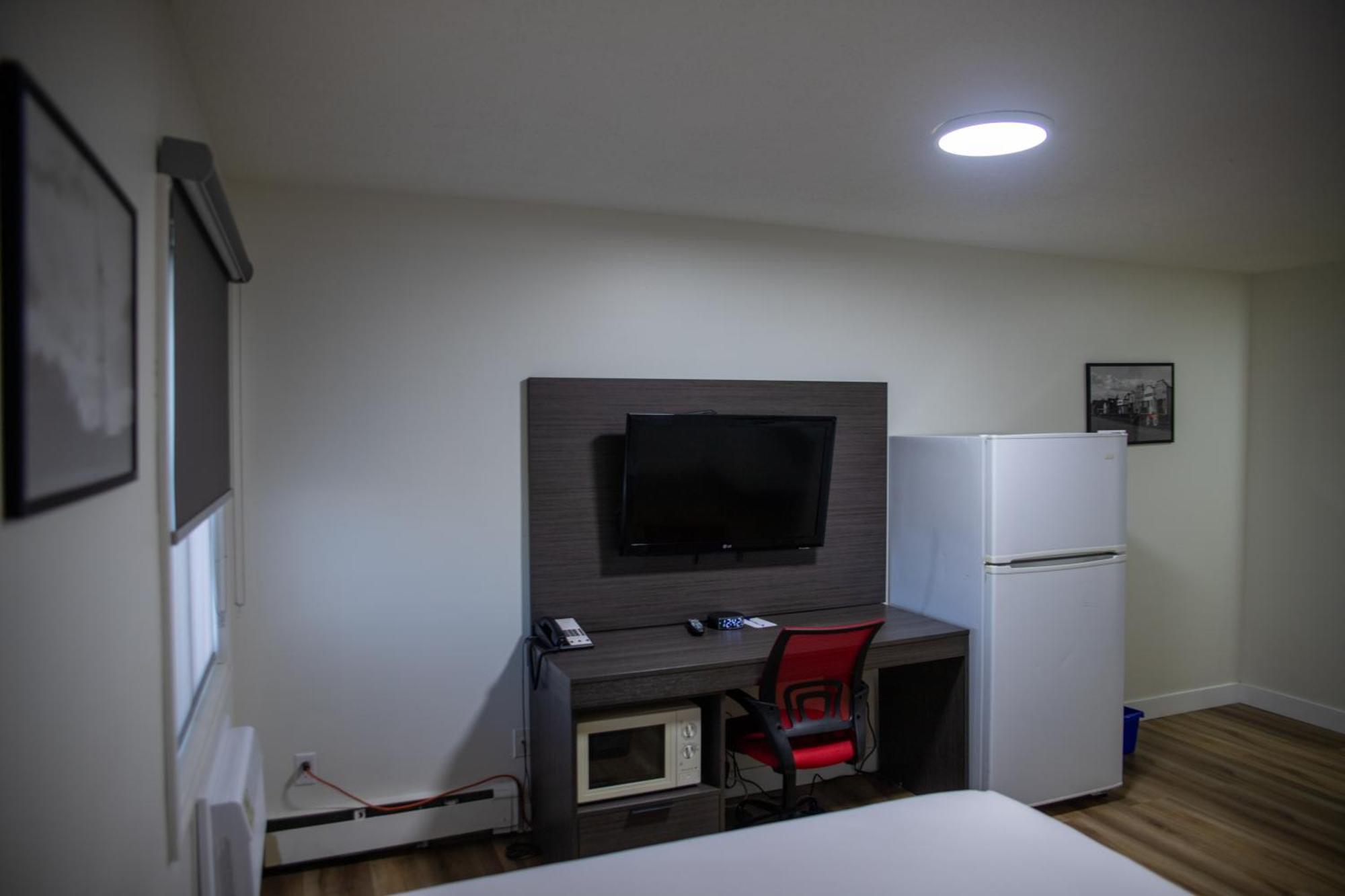 Ramada By Wyndham Dawson Creek Otel Dış mekan fotoğraf